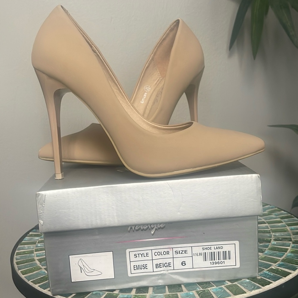 Women’s “Herstyle” Beige Pumps